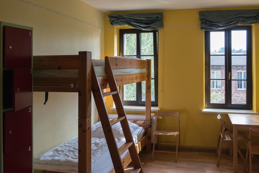 Hostel Louise 20 *